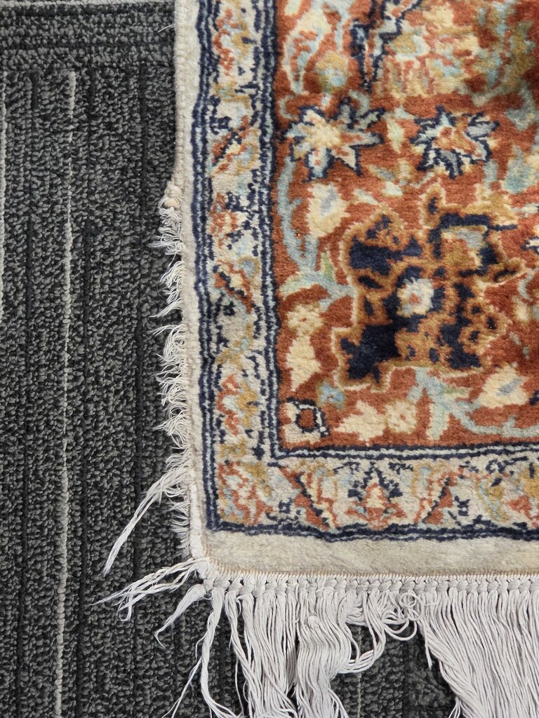 Fine Handwoven Isfahan-Style Oriental Rug – Intricate Floral Medallion & Boteh Design