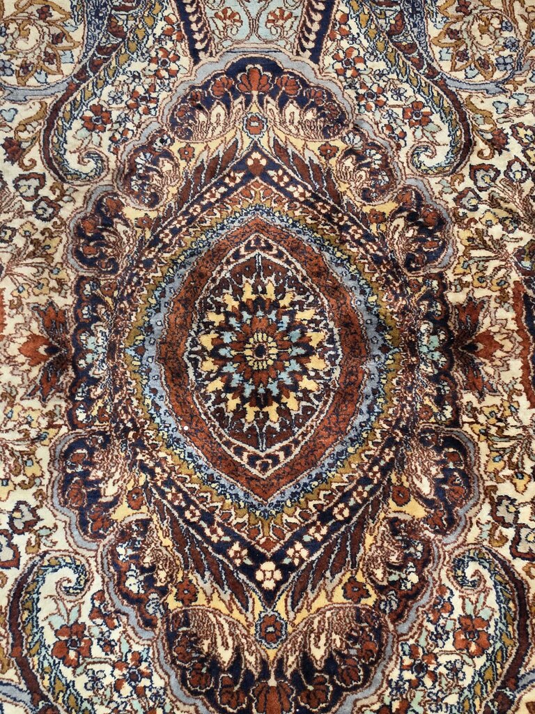 Fine Handwoven Isfahan-Style Oriental Rug – Intricate Floral Medallion & Boteh Design