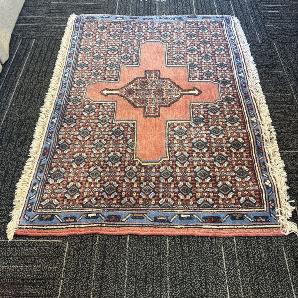 Handwoven Wool Senneh Herati Medallion Rug 2'9" by 2'1"