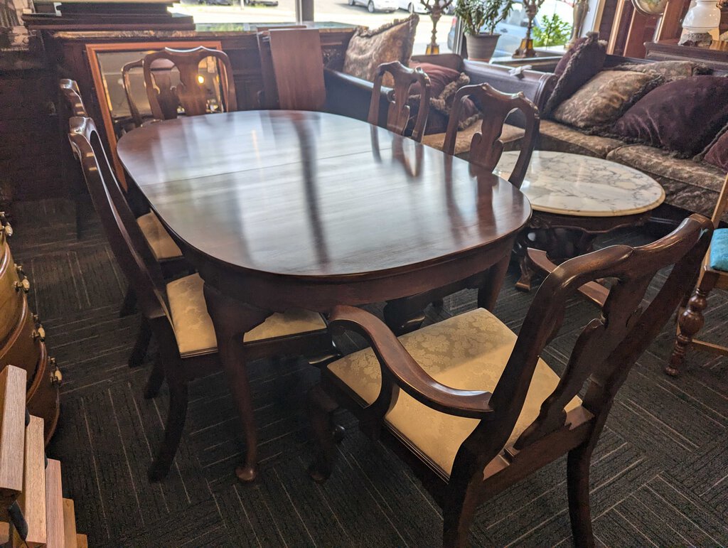 Henkel Harris Cherry Table With Six Chairs