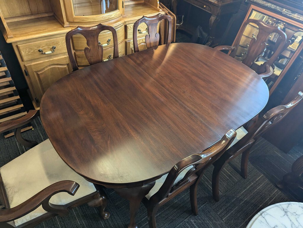 Henkel Harris Cherry Table With Six Chairs