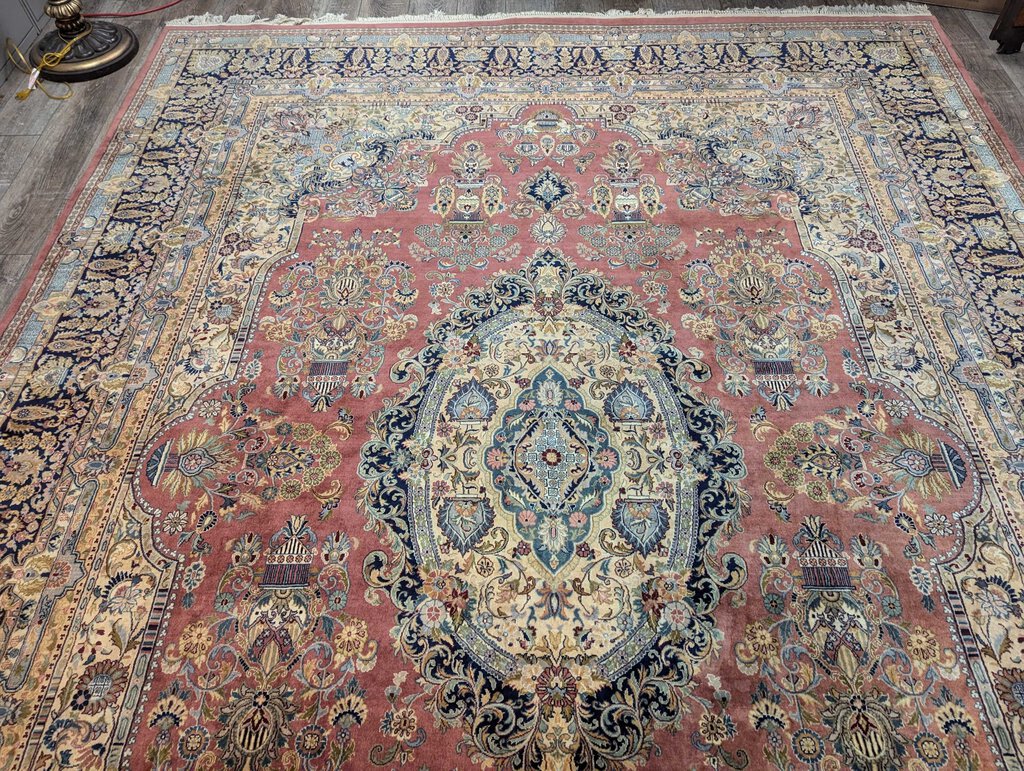 Very Nice Hand Woven Area Rug 9 ft x 12 ft 3 in