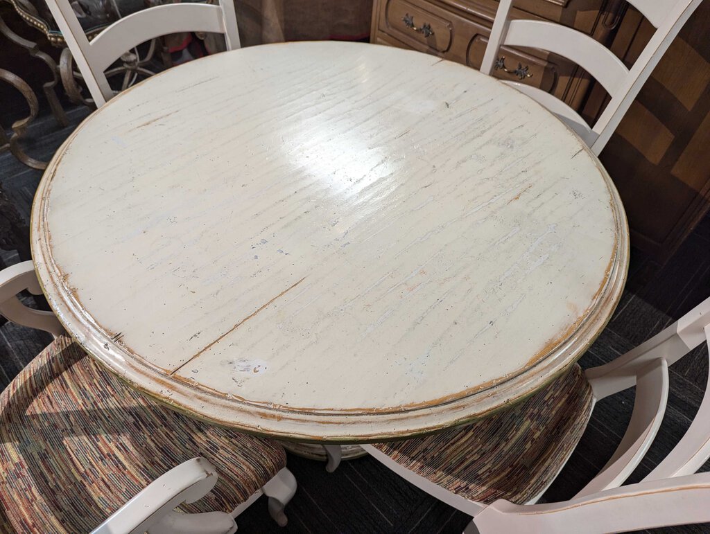 Nichols And Stone Distressed Table With Four Chairs