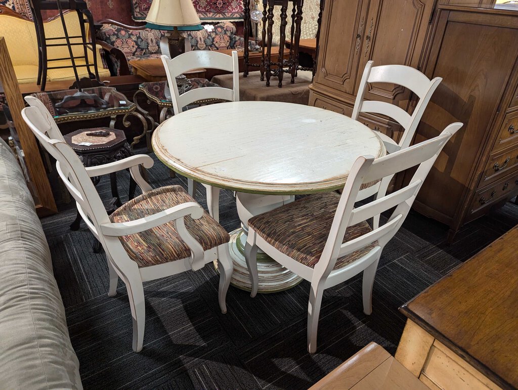 Nichols And Stone Distressed Table With Four Chairs