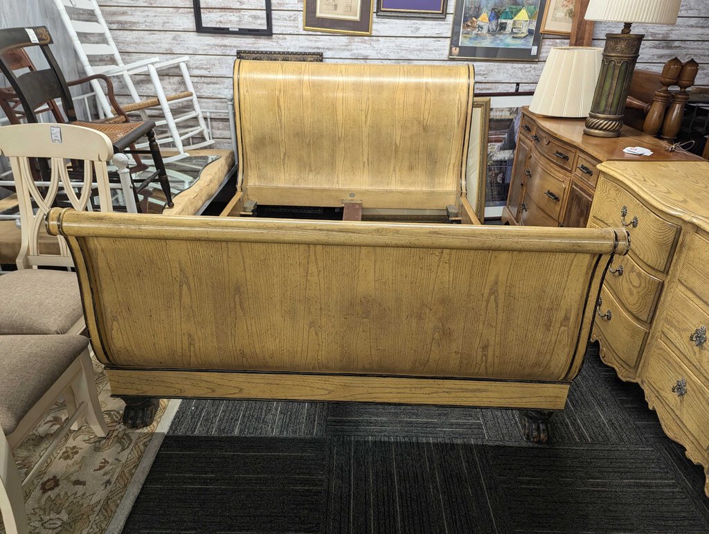 Baker Queen Size Sleigh Bed