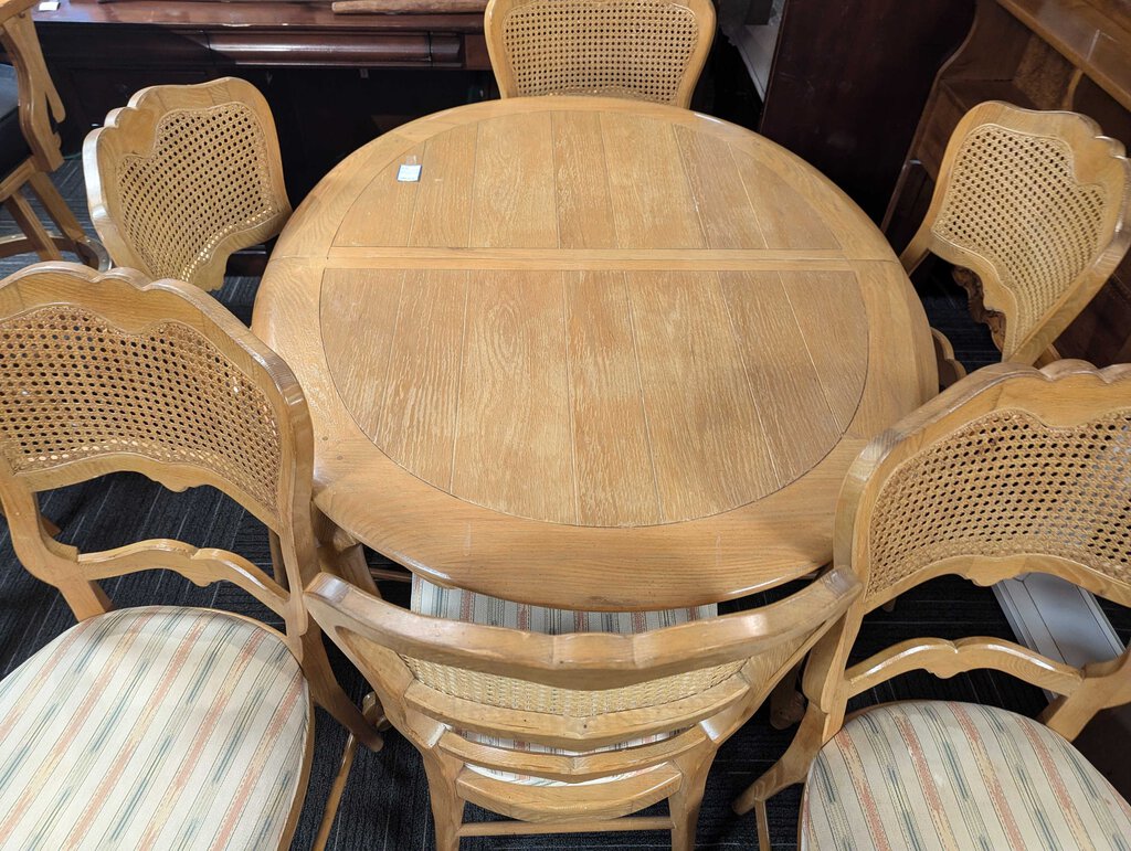 Country French Dining Room Table w/ 6 Chairs and 2 Leaves by Century