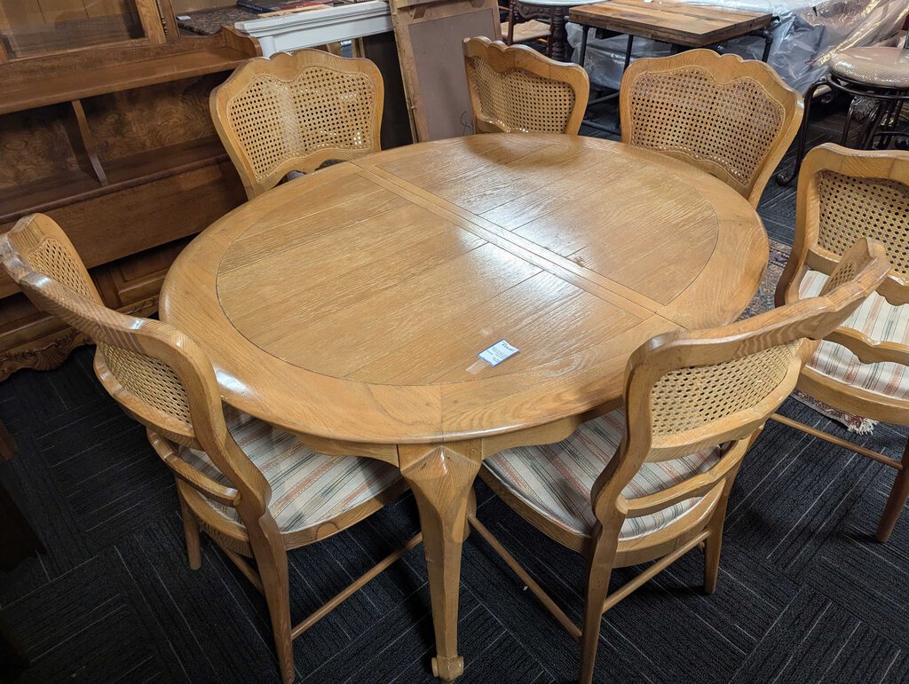 Country French Dining Room Table w/ 6 Chairs and 2 Leaves by Century