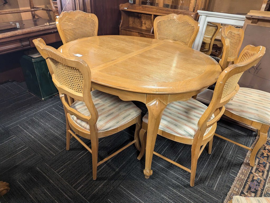 Country French Dining Room Table w/ 6 Chairs and 2 Leaves by Century