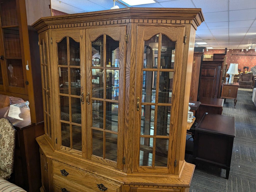 Amish Woodworks Oak China Cabinet