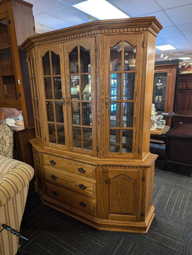 Amish Woodworks Oak China Cabinet