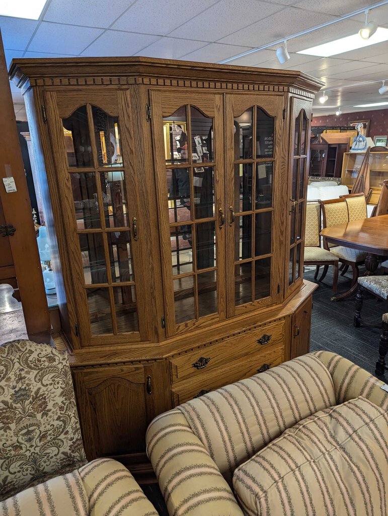 Amish Woodworks Oak China Cabinet