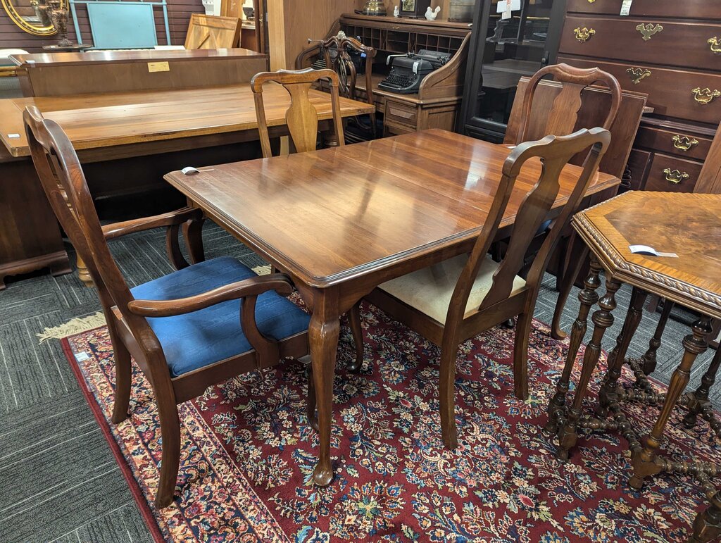 Queen Anne Cherry Table With Four Chairs