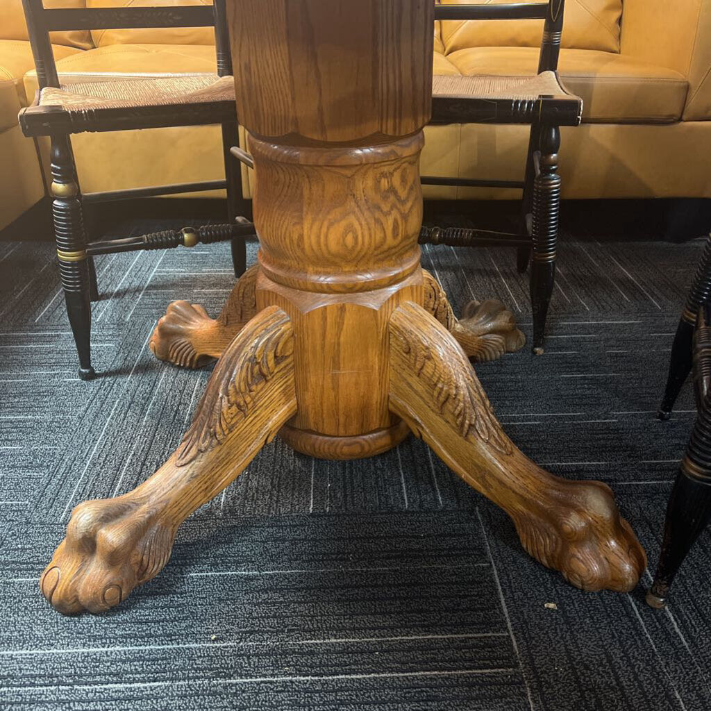 Round Oak Table