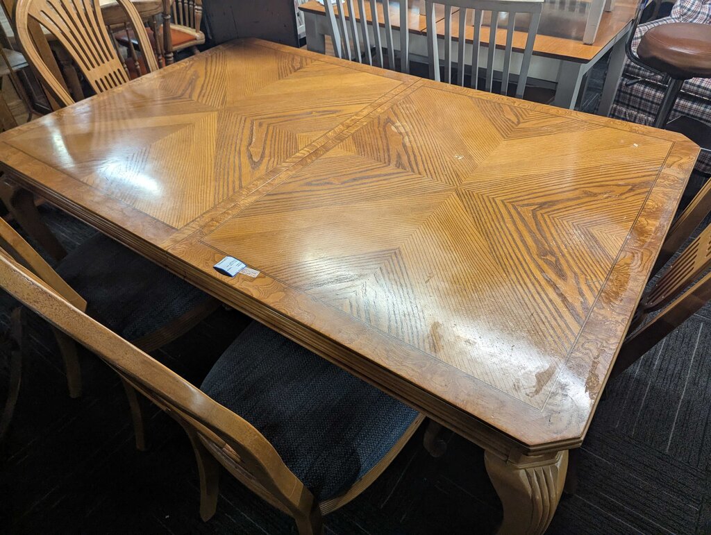 Vintage Table With Four Chairs