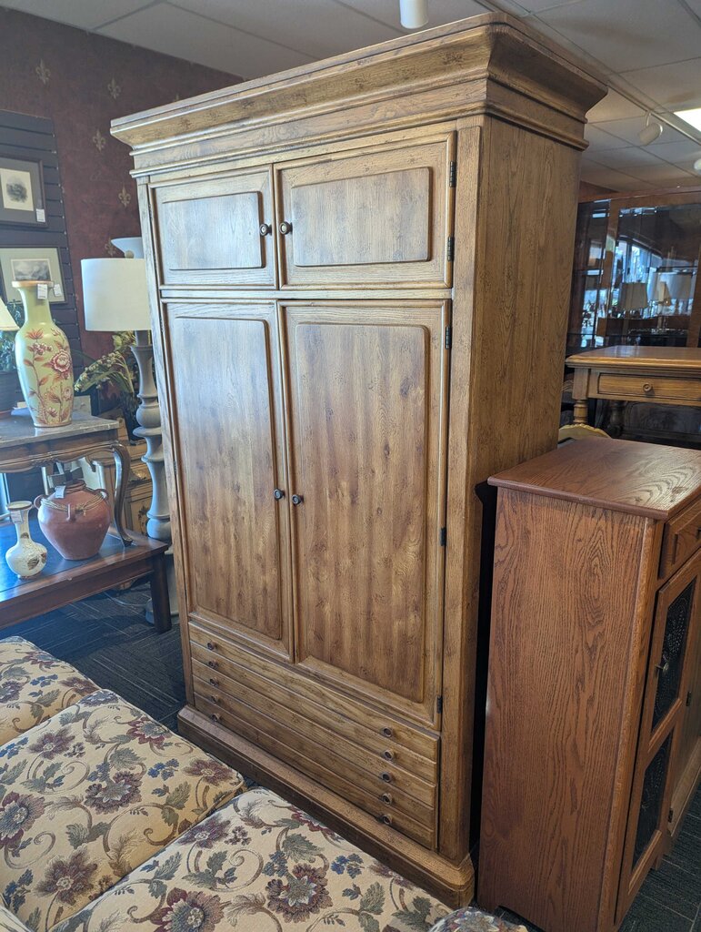 Vintage Oak Finish Clothing Press ( FIRST FLOOR DELIVERY ONLY)