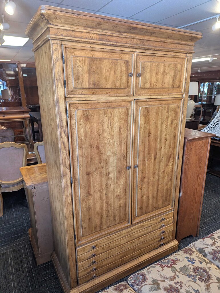 Vintage Oak Finish Clothing Press ( FIRST FLOOR DELIVERY ONLY)