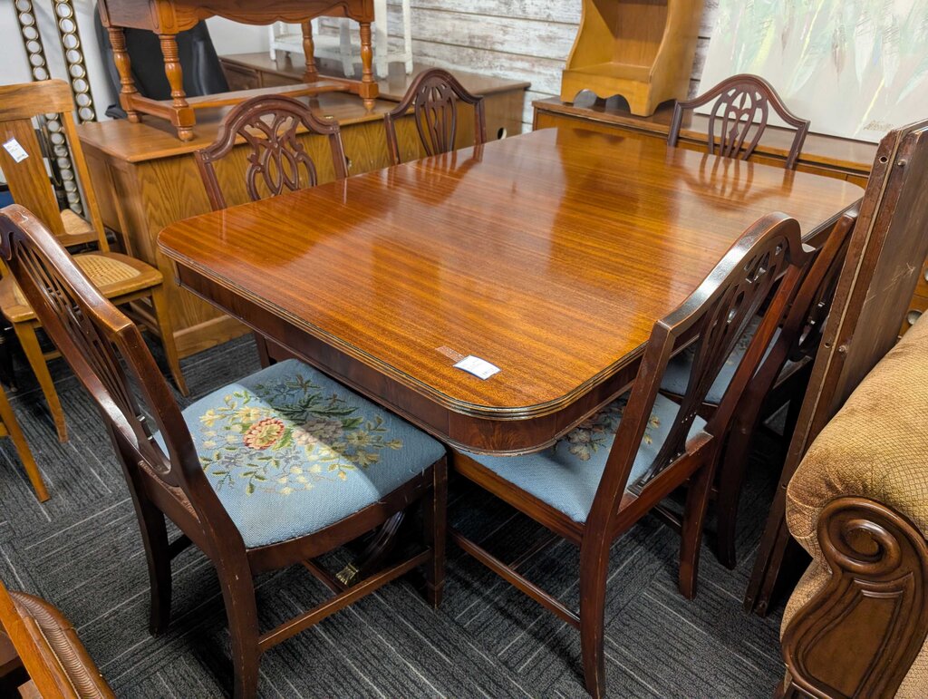 Vintage Mahogany Table With Six Chairs