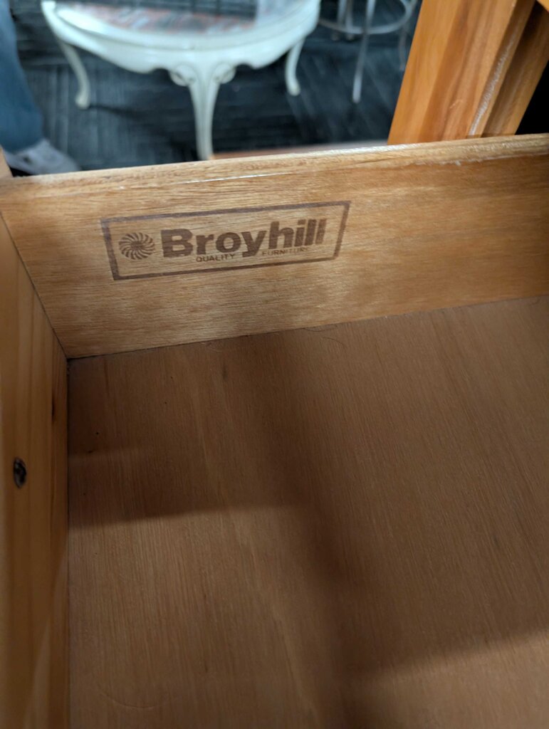 Broyhill Knotty Pine Chest Of Drawers