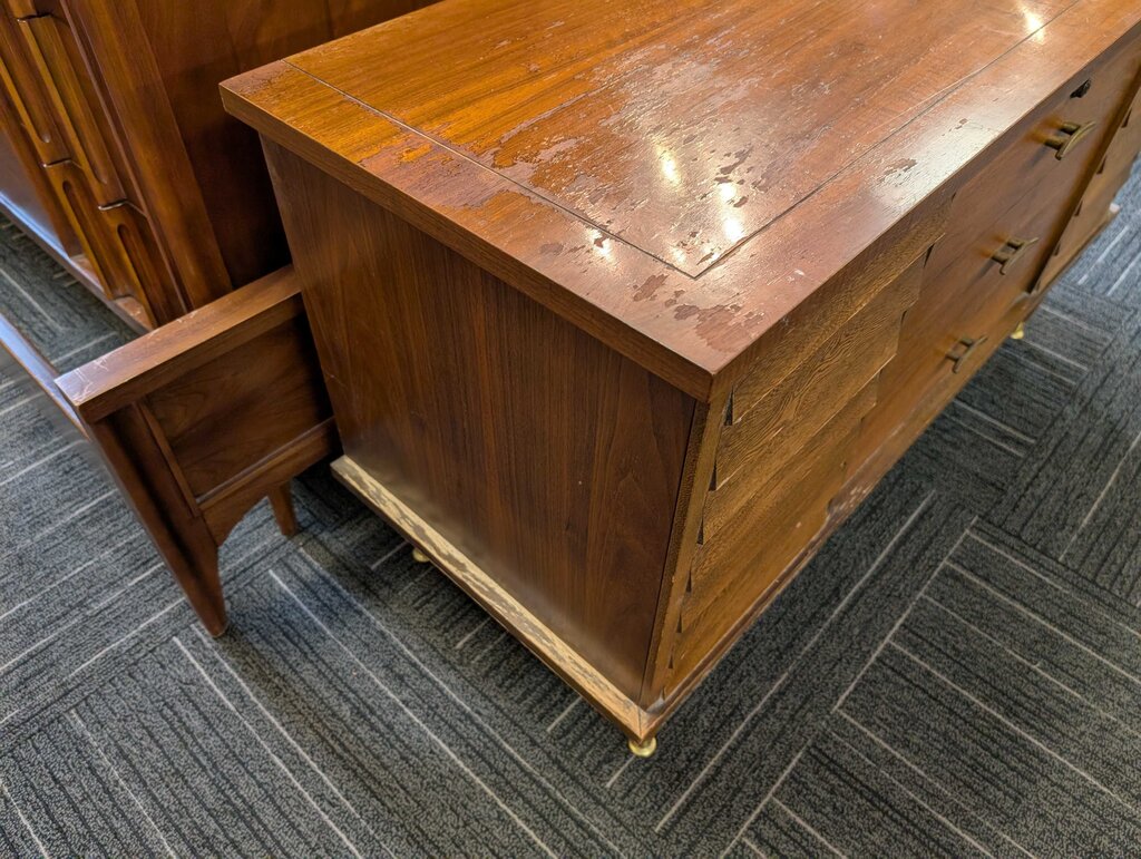 Mid Century Lane Cedar Chest