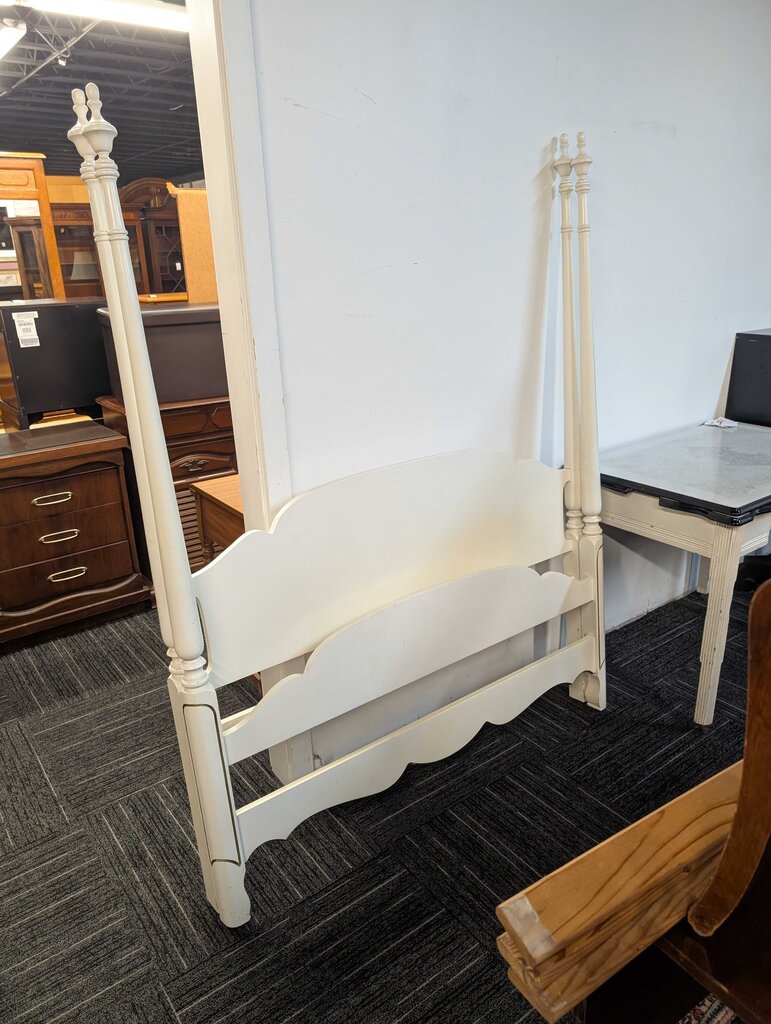 Full Size French Provincial Poster Bed