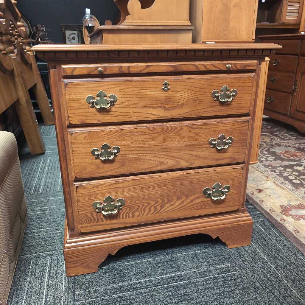 Oak Bachelors Chest by Kincaid