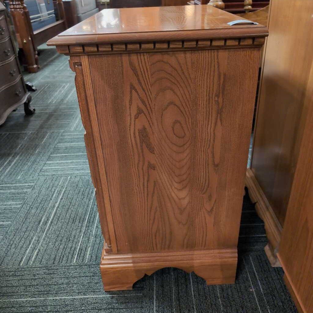Oak Bachelors Chest by Kincaid