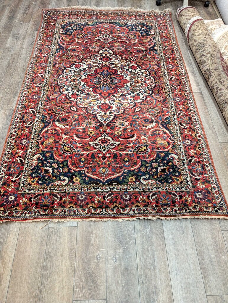 Hand Woven Wool Area Rug 5' 2'' x 8' 7''