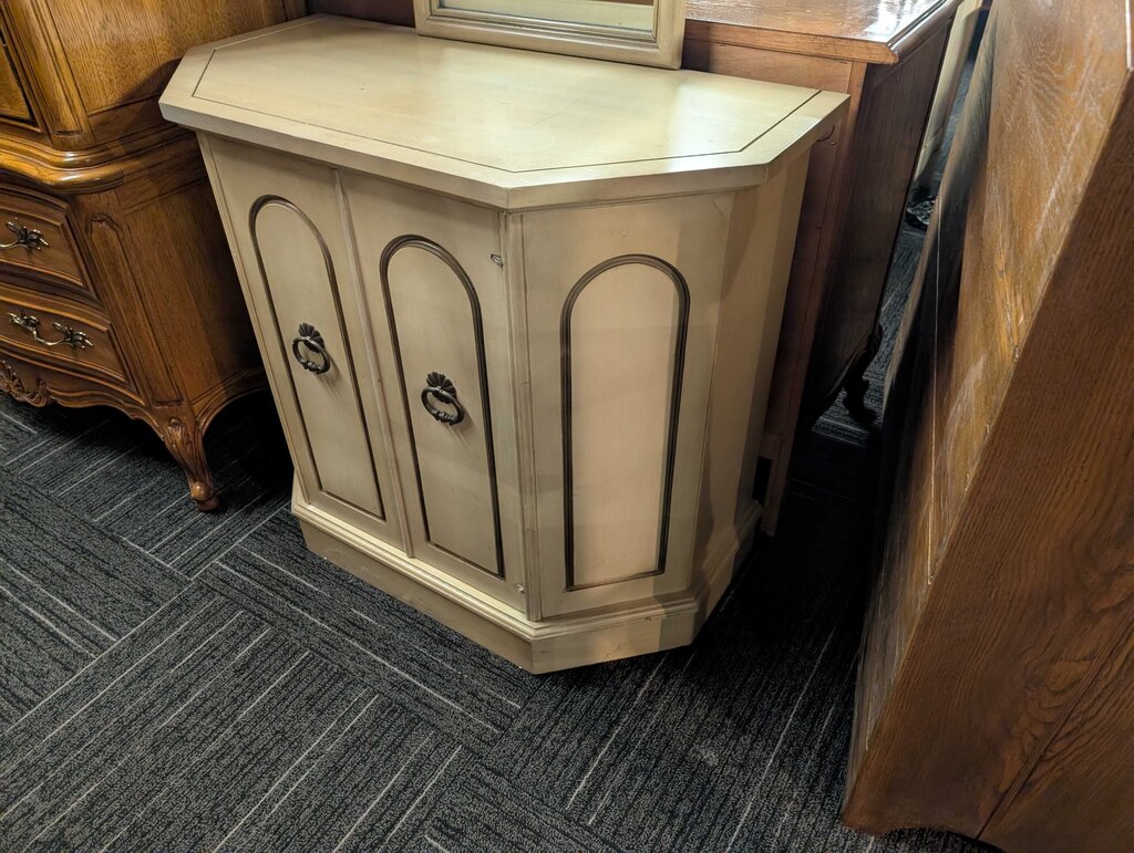 Vintage Entry Table With Mirror