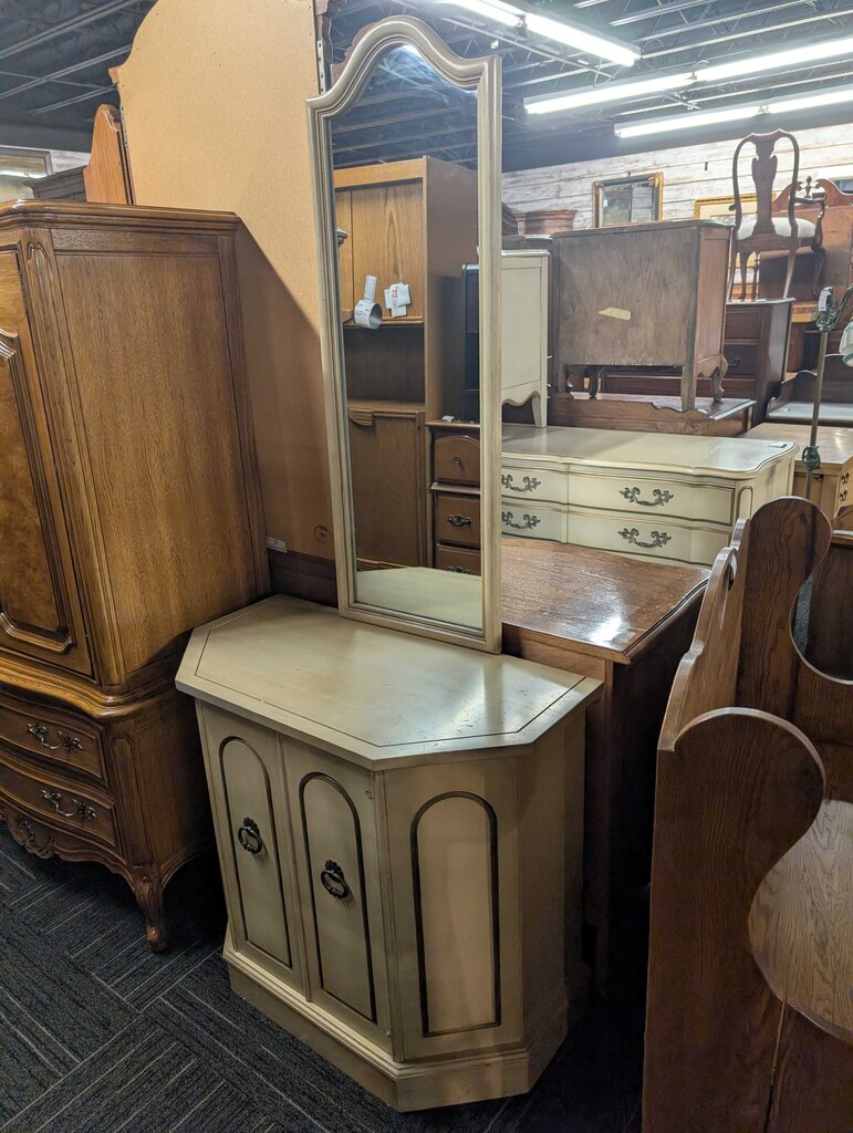 Vintage Entry Table With Mirror