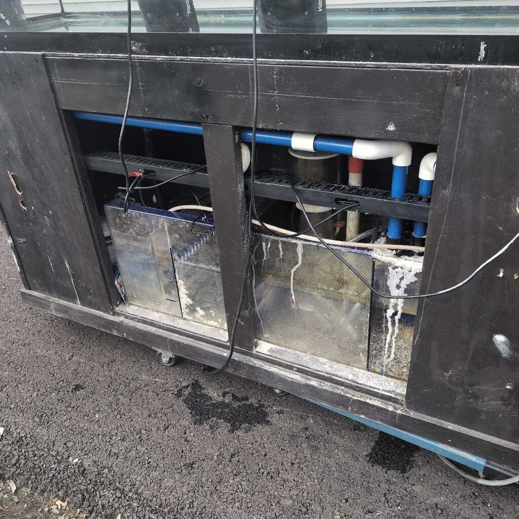 120 Gallon Glass Reef Tank w/ Accessories (NO DELIVERY ON THIS ITEM, TRUCK WITH LIFTGATE REQUIRED)
