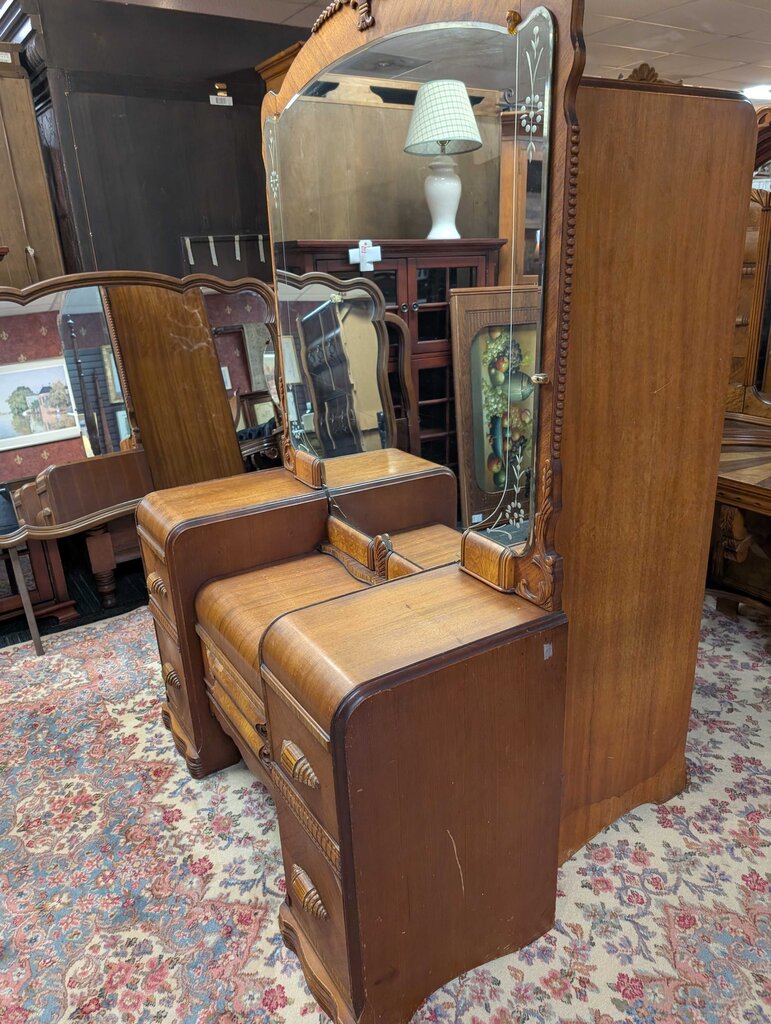 Art Deco Vanity With Mirror