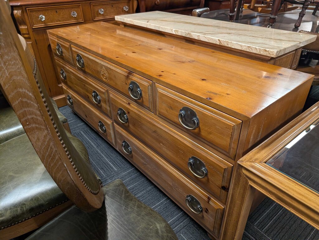 Henredon Knotty Pine Dresser With Mirror