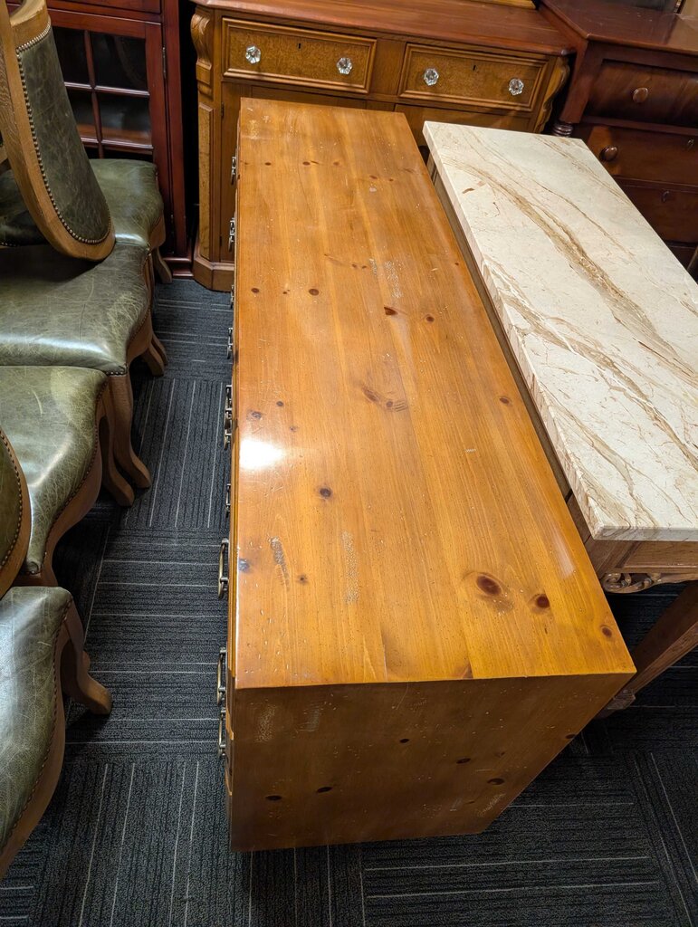 Henredon Knotty Pine Dresser With Mirror