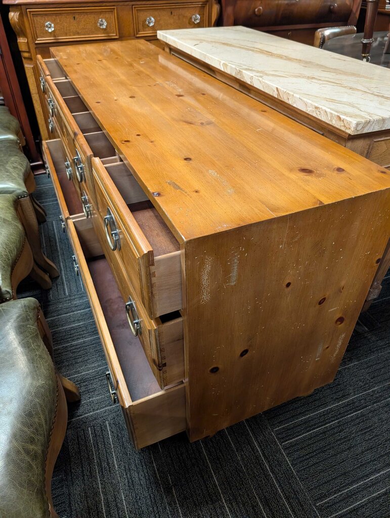 Henredon Knotty Pine Dresser With Mirror