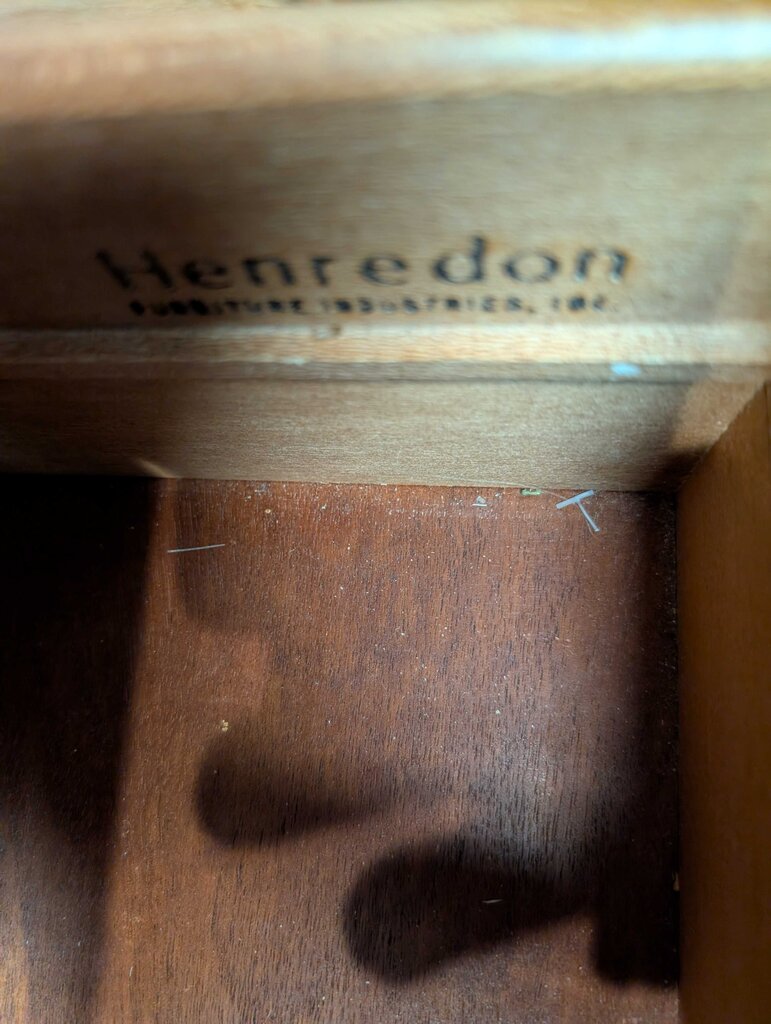 Henredon Knotty Pine Dresser With Mirror