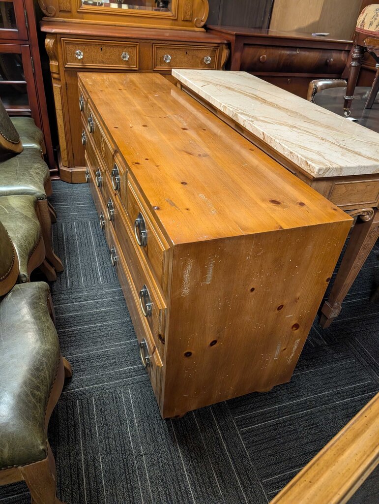 Henredon Knotty Pine Dresser With Mirror