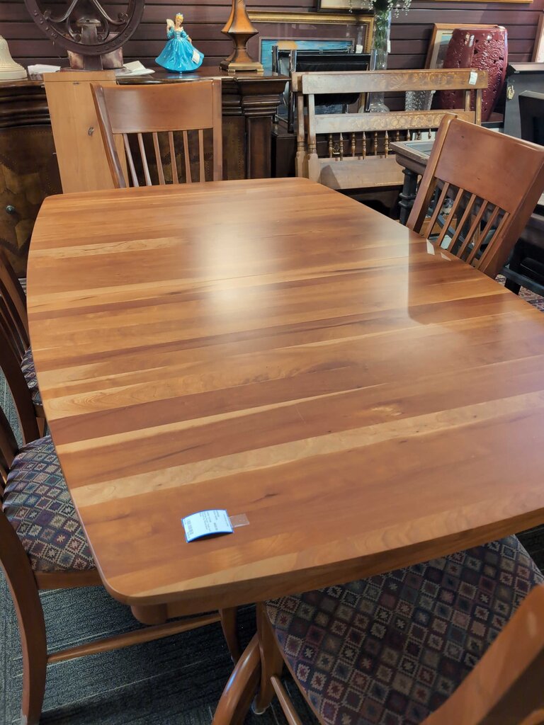 Dinning Room Table w/5 Chairs by Richardson Bros.