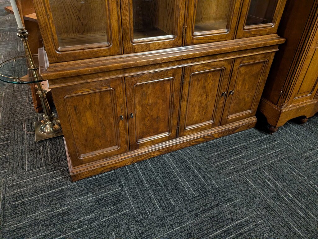 Vintage Henredon China Cabinet (first floor delivery only)