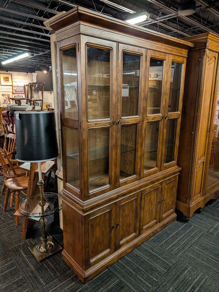 Vintage Henredon China Cabinet (first floor delivery only)