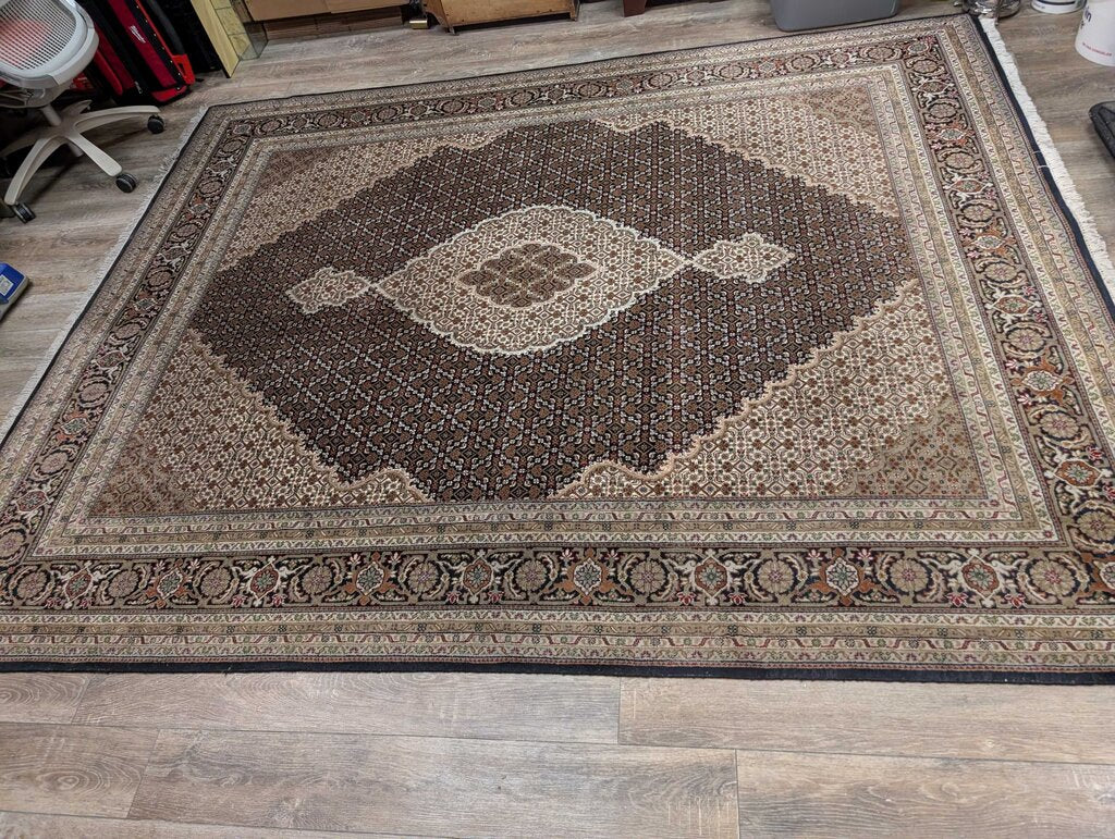 Hand Woven Wool Area Rug 8'x10'