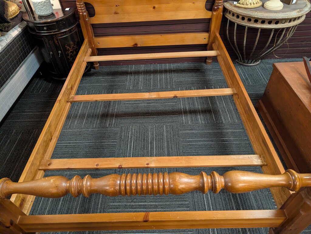 Knotty Pine Queen Size Bed