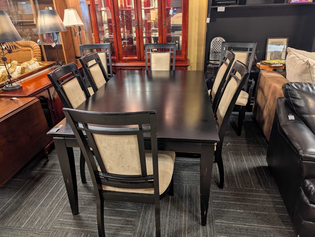 Modern Table With Eight Chairs
