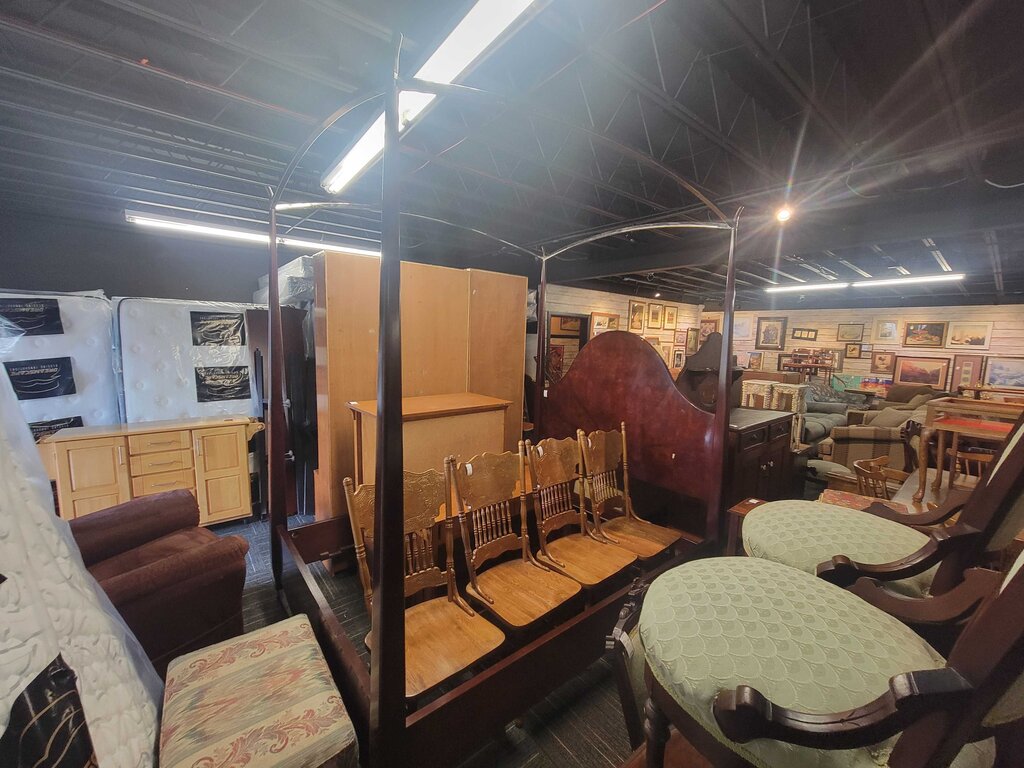 Queen Size Poster Bed by Henredon