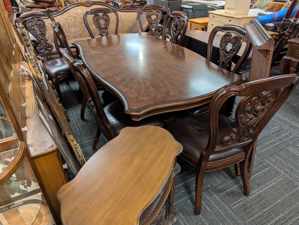 Modern Table With Eight Chairs