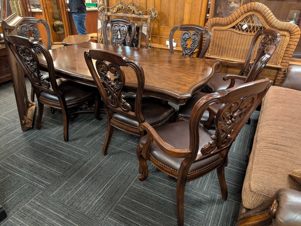 Modern Table With Eight Chairs