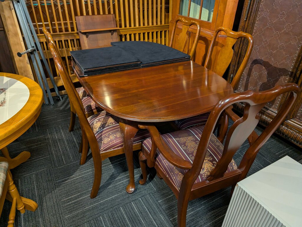 Ethan Allen Queen Anne Table With Five Chairs