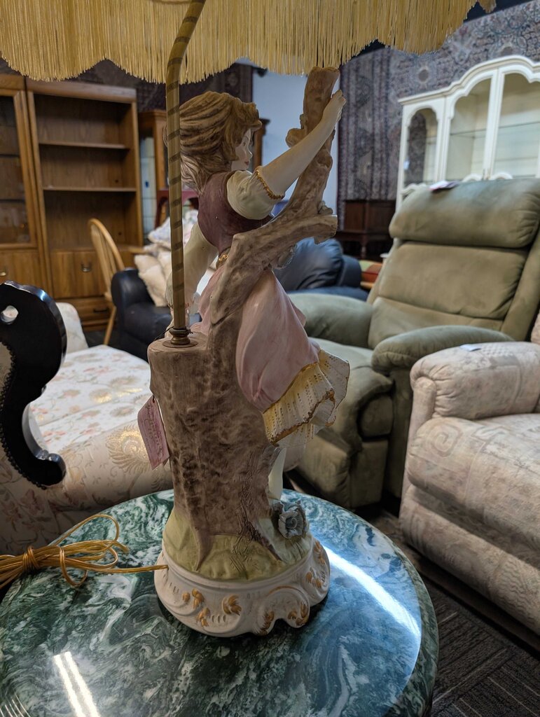 Union City Figural Ceramic Lamp