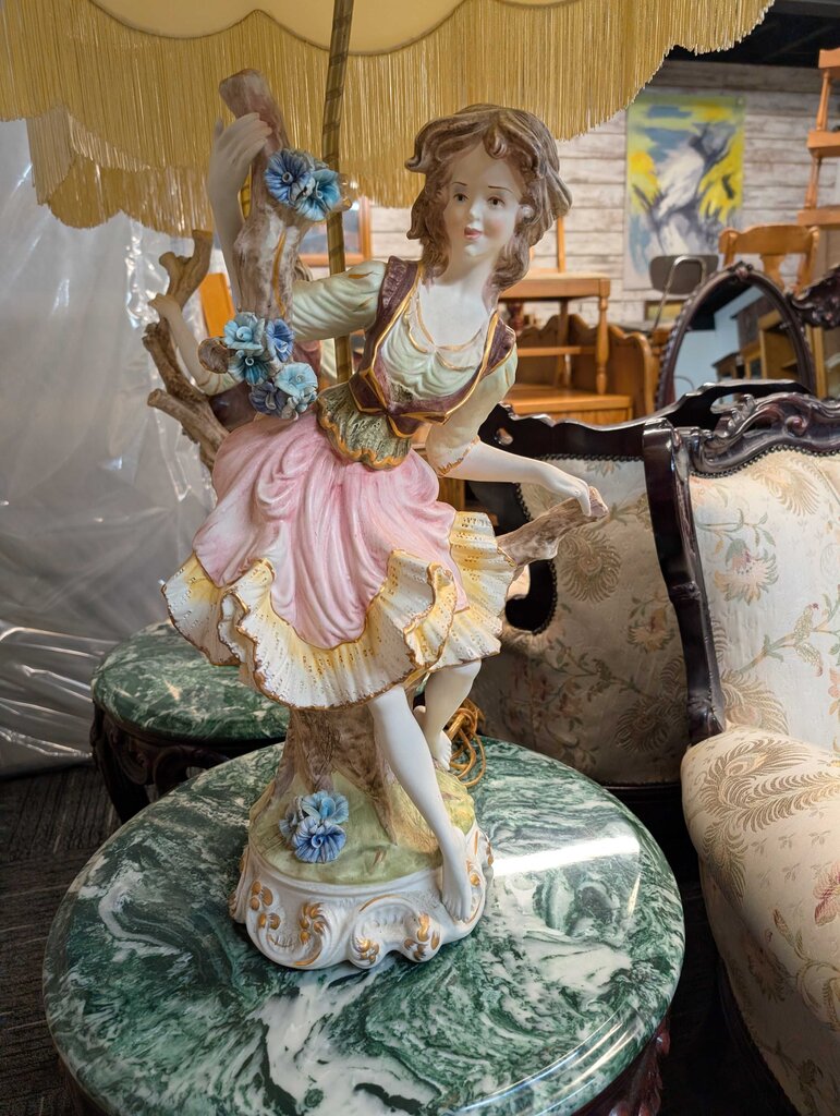 Union City Figural Ceramic Lamp