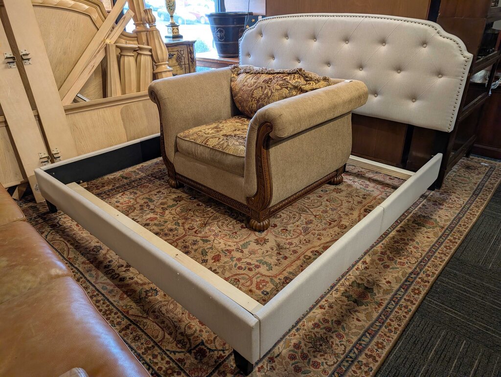 Like New Tufted King Size Bed