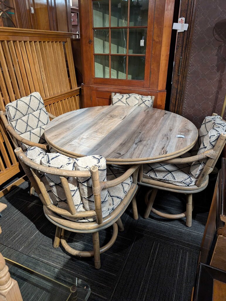 Vintage Table With Four Chirs